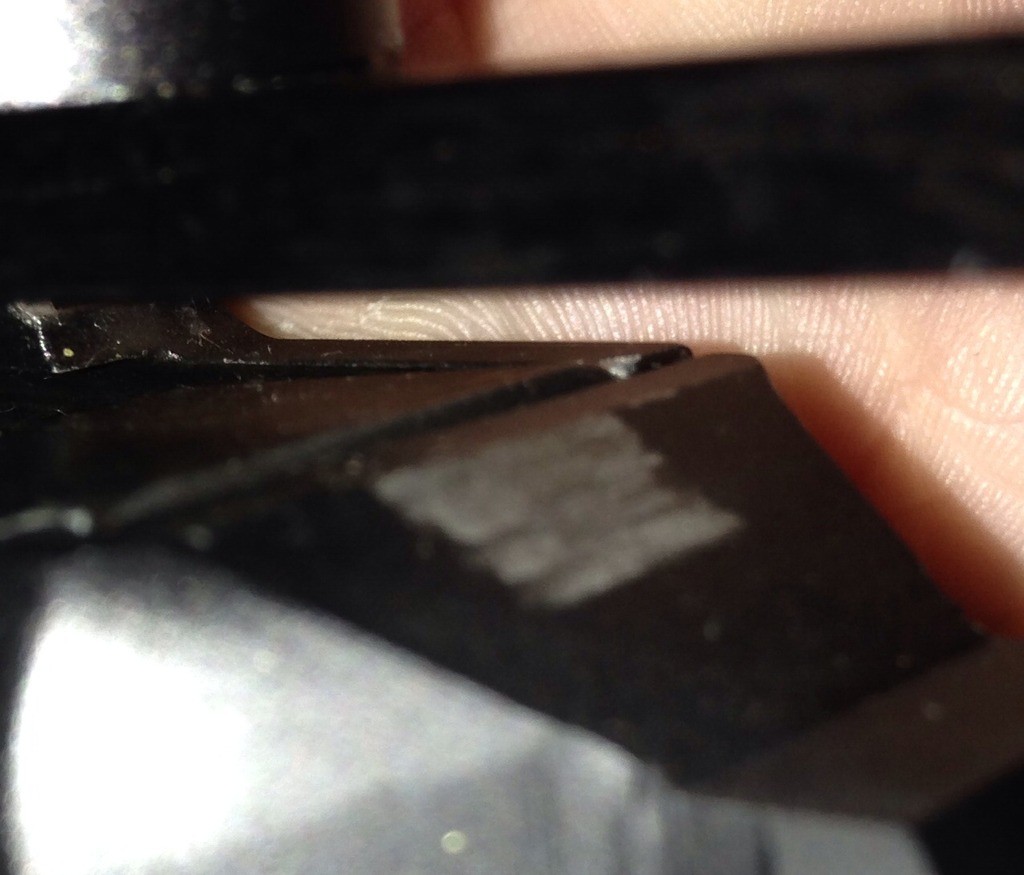 Chipping of the upper on Dieseljayy's MPX (courtesy of Diesljayy of SigForum).